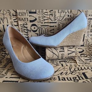 Aerosoles Size 10 Navy and White Striped Fabric Wedge